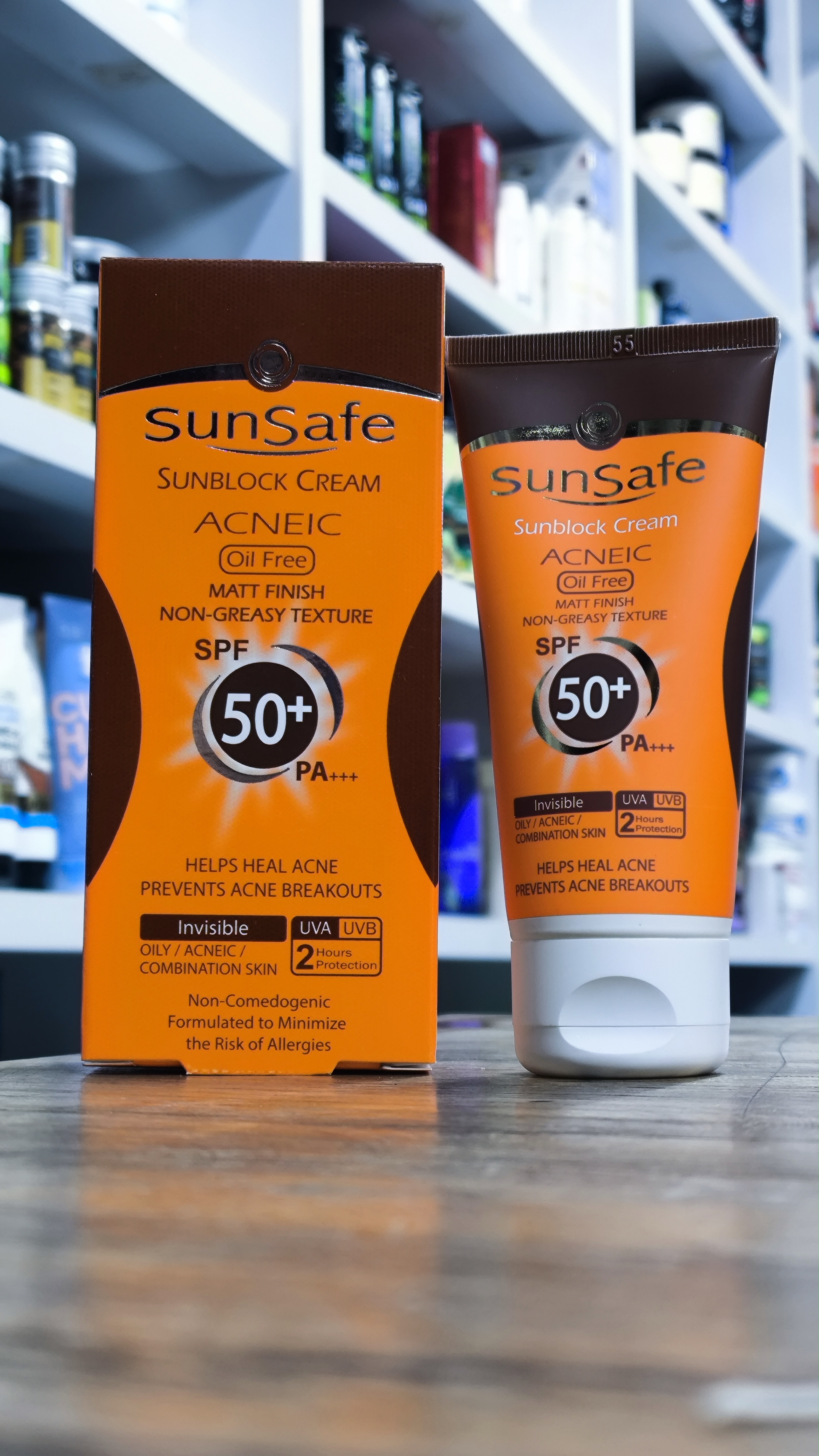 کرم ضد آفتاب بدون رنگ SPF50 سان سیف مدل ACNEIC مناسب برای پوست های چرب حجم 50 میلی‌لیتر ضدآفتاب