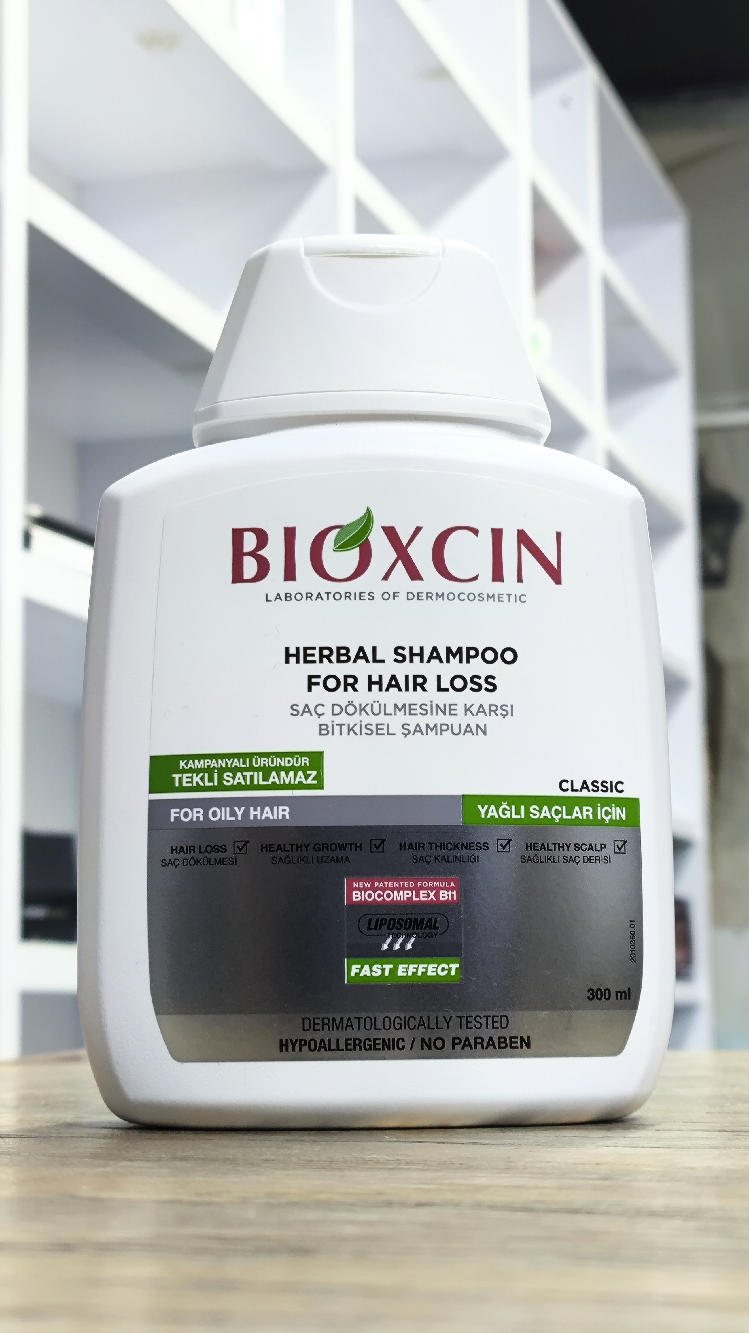 شامپو مو کلاسیک بیوکسین BIOXCIN مناسب موهای چرب و کنترل چربی حجم 300 میلی لیتر