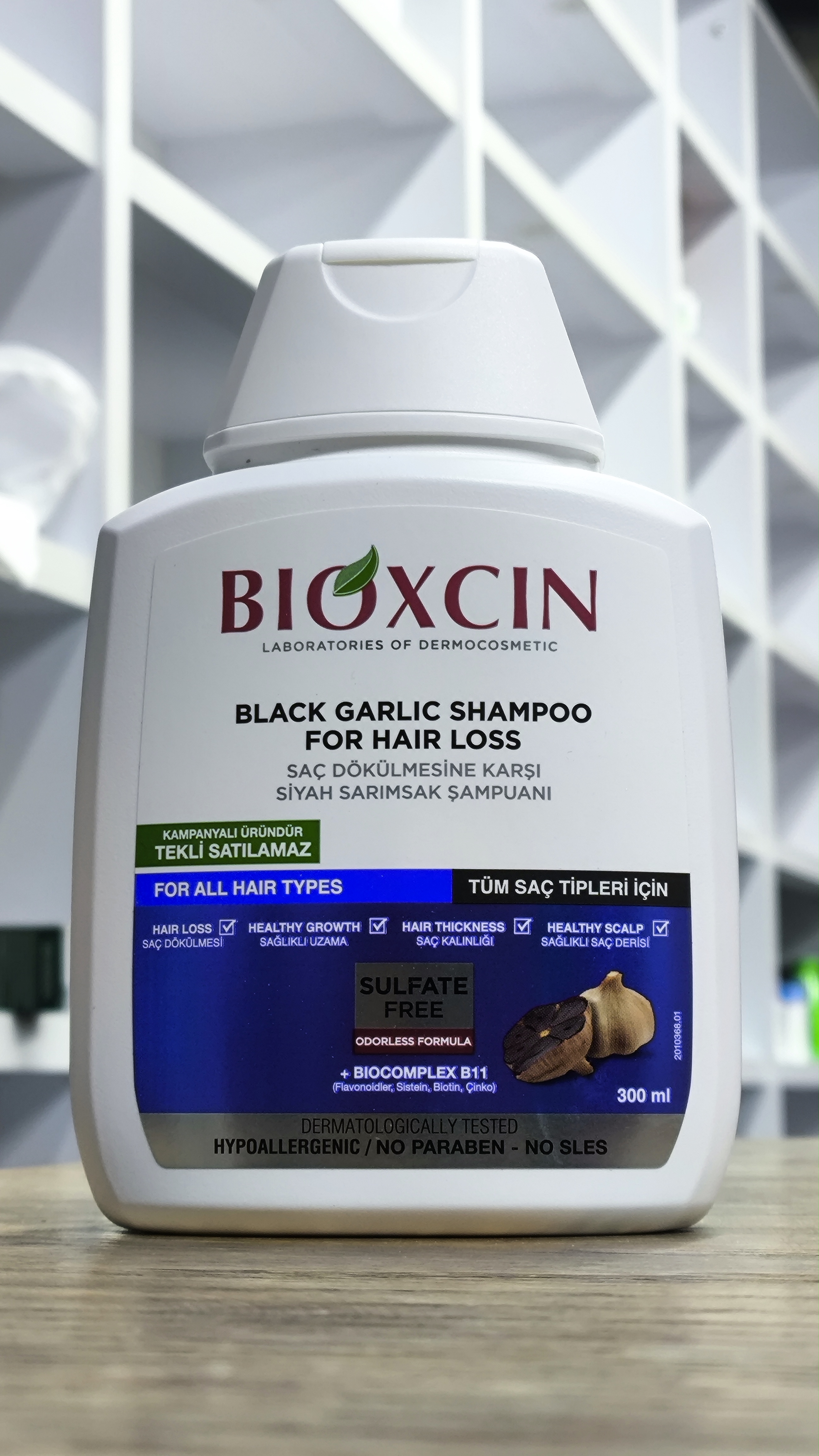 شامپو مو سیر سیاه بیوکسین BIOXCIN  ضد ریزش و ترمیم کننده ریشه مو حجم 300 میلی لیتر
